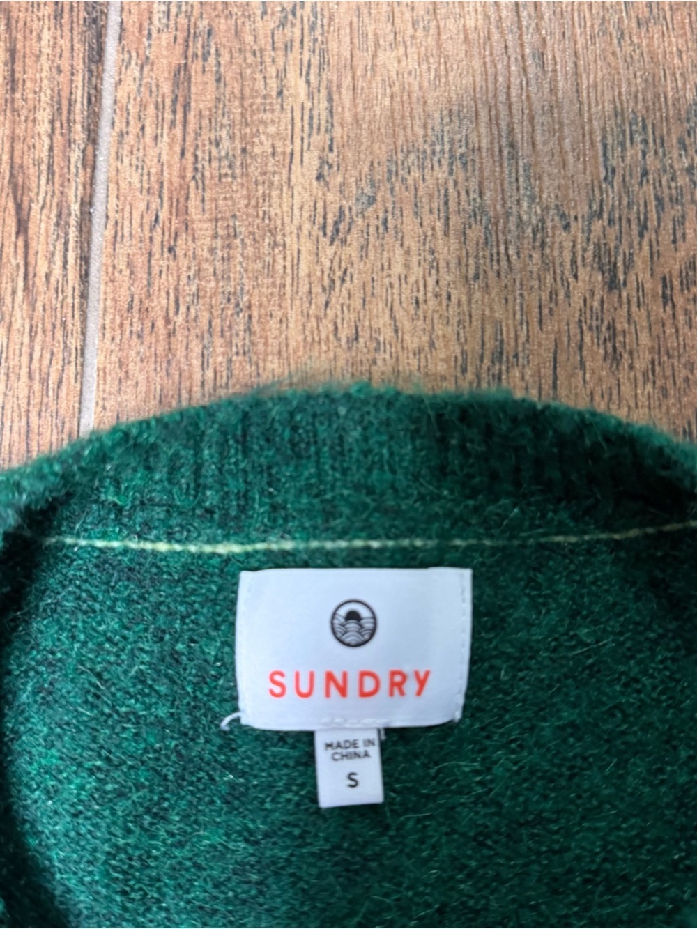 Sundry 'Ciao Crewneck Fuzzy Sweater Pullover Size Small - Picture 3 of 7